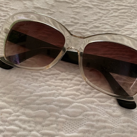😎 Retro Style Sunglasses - Picture 2 of 4